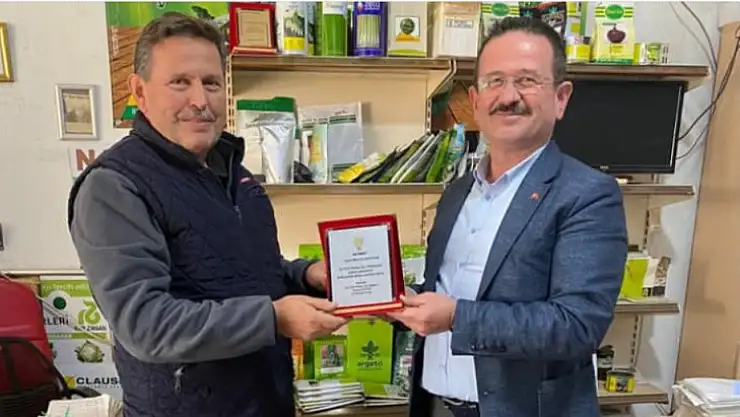 Öztürk'ten Kayabaş'a plaket