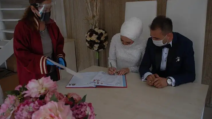 Pandemiye rağmen 1177 nikâh kıyıldı