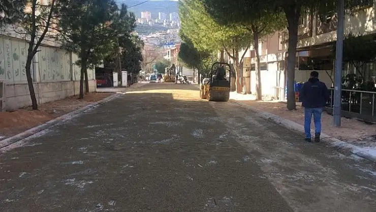 Parke kaplama çalışmaları devam ediyor