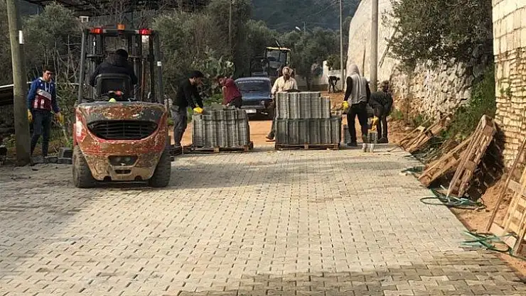 Parke kaplama çalışmaları hız kesmeden devam ediyor