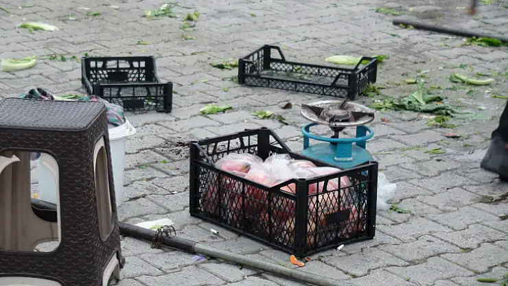 PAZARDA FIRTINA PANİĞİ