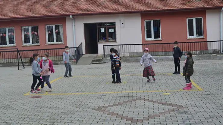 Perşembe gününden itibaren 14 gün süreyle uzaktan eğitime geçiliyor