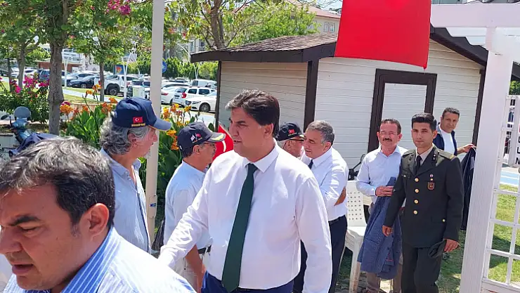 Protokol gazilerle bayramlaştı