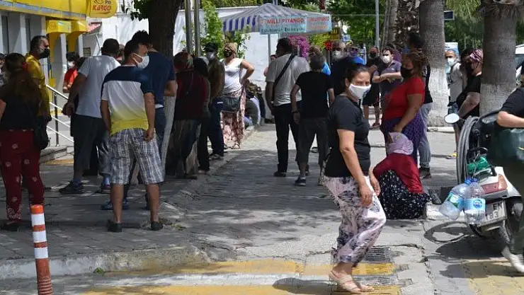 PTT önünde 1100 TL kuyruğu