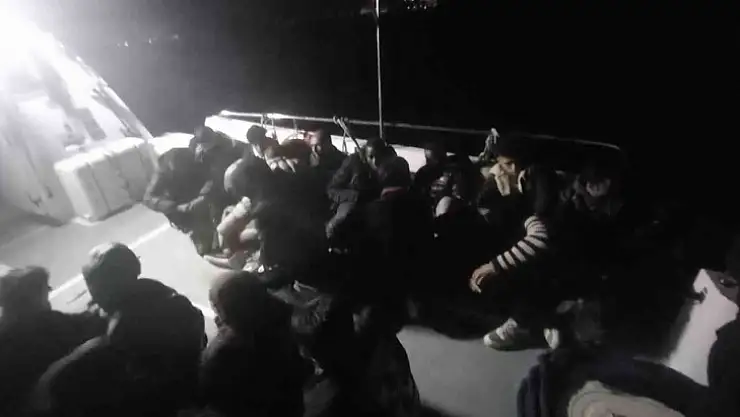 RADARLA TESPİT EDİLEN 40 DÜZENSİZ GÖÇMEN YAKALANDI