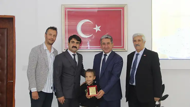 Resim Yarışmasında Dereceye Giren Öğrenciler Ödüllerini Aldı