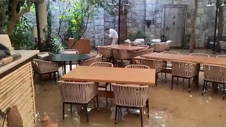 Restoran Sular Altında Kaldı