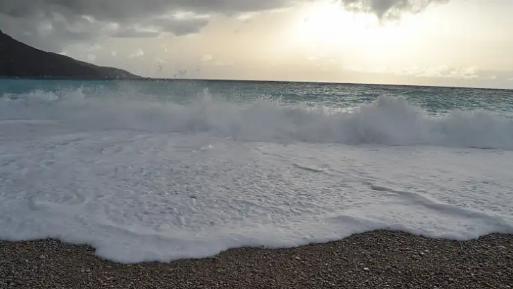 Rüzgarın Ardından Dev Dalgalar Oluştu