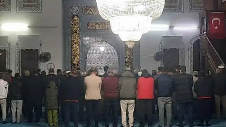 Sabah namazı buluşmasında Filistinliler için dua edildi