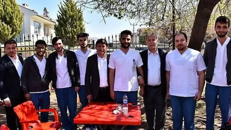 Sağlık çalışanlarının bayramlarını kutladılar