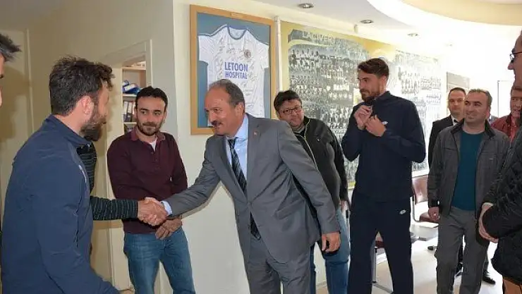 'Sahaya Onurunuz İçin Çıkın!'