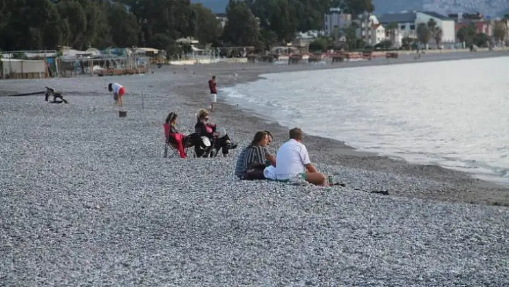 Sahiller turistlere ve hayvanlara kaldı