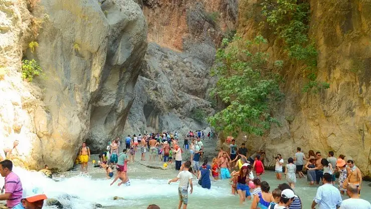 Saklıkent Kanyonu'nu bayramda 72 bin kişi ziyaret etti