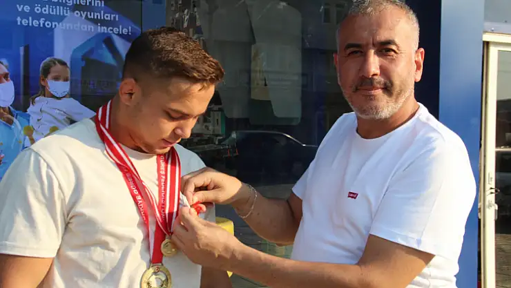 Şampiyon Pehlivan Ozan Kıl'a altın ödülü