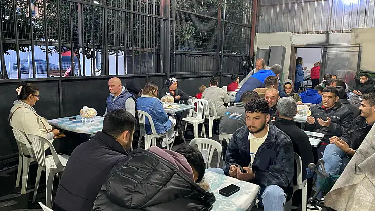 Sanayi esnafından iftar yemeği
