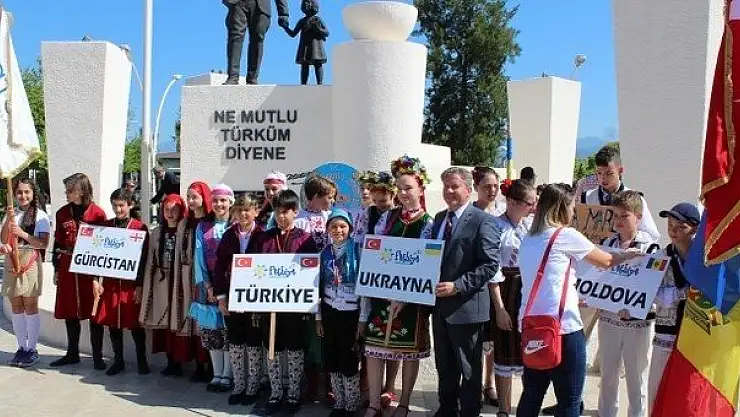 SARIHAN' DAN   23  NİSAN   AÇIKLAMASI