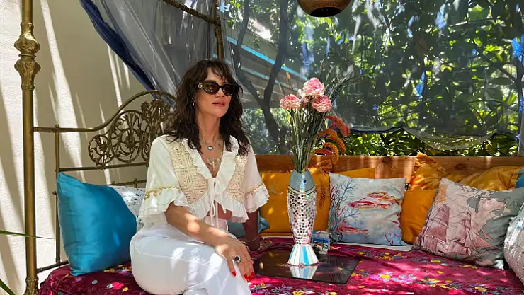 Şarkıcı Özlem Olgun Babadağ'dan Atladı