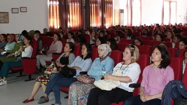 ŞEFİKA PEKİN'DE ŞİİR DİNLETİSİ…