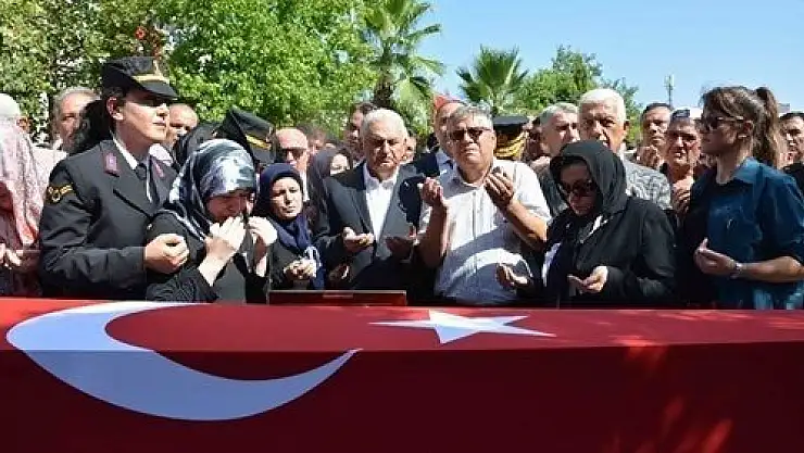 ŞEHİDİMİZİ BİNLER UĞURLADI