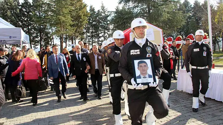 Şehit Komiser için Emniyet Müdürlüğünde tören