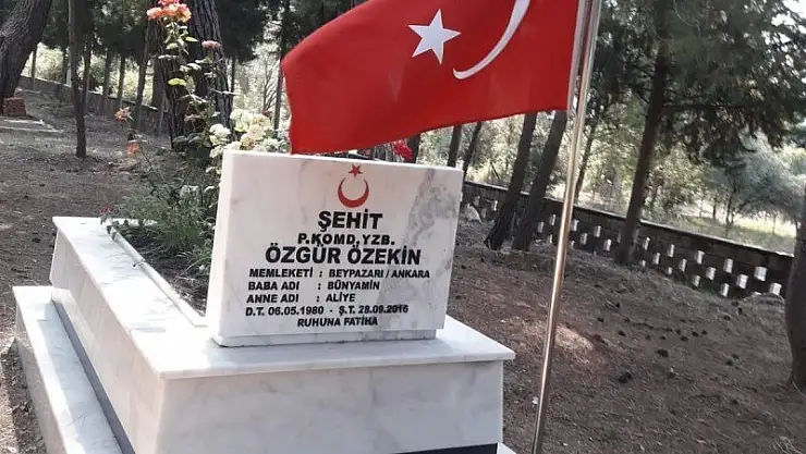  ŞEHİTLERİMİZİN MEZARLARINA ZİYARET