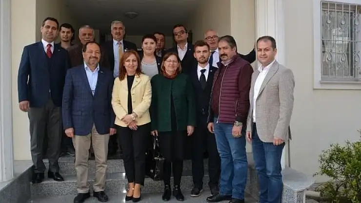 Sektörlerin sorunlarını dinledi