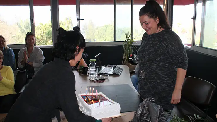 SELİN KÖKTENER'E SÜRPRİZ DOĞUM GÜNÜ