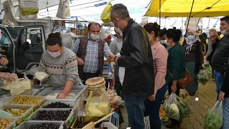 Semt pazarlarında sosyal mesafe ihlal ediliyor