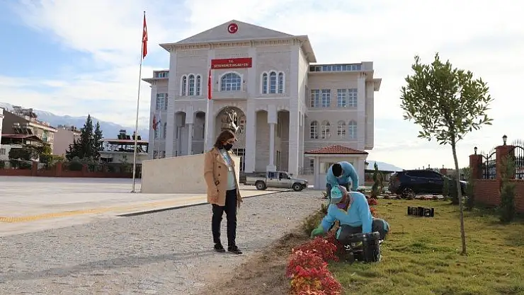Seydikemer Belediye Hizmet Binası ve Kaymakamlık Binası  renkleniyor