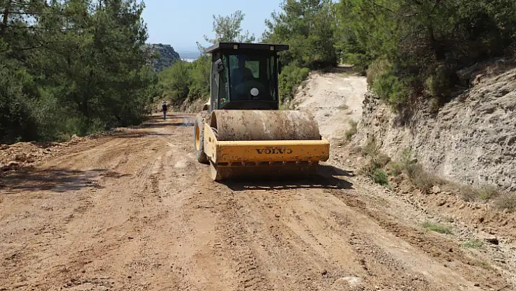 Seydikemer Belediyesi stabilize yol çalışmasına devam ediyor