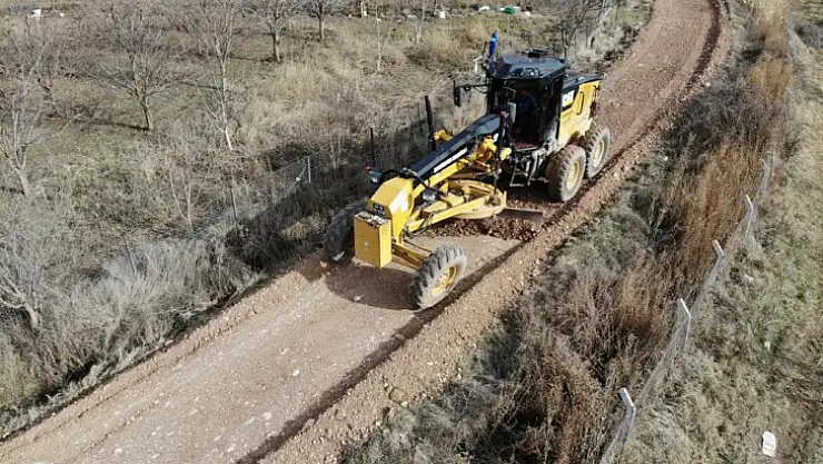 Seydikemer Belediyesi yol bakım onarım hizmetlerine devam ediyor