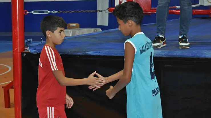 Seydikemer Boks Şampiyonası Düzenlendi