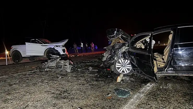 Seydikemer'de iki otomobil çarpıştı: 1 ölü 3 yaralı
