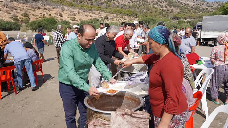 Seydikemer'de İmece Usulü Şükür Yemeği'nin 21'incisi Düzenlendi