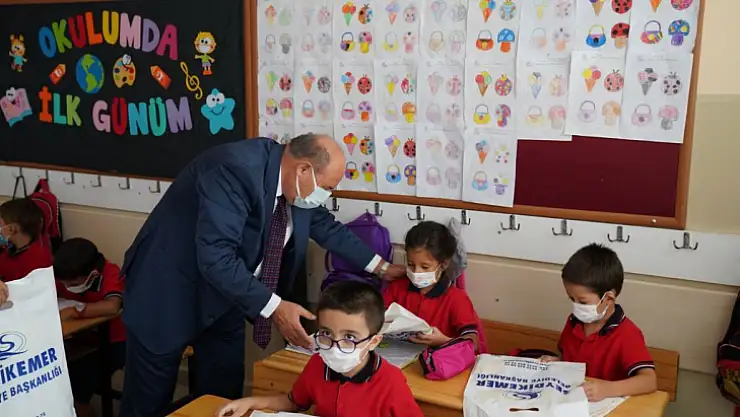 Seydikemer'de öğrencilere kırtasiye malzemeleri hediye edildi