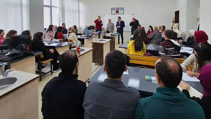 Seydikemer'de öğretmenlere zeka oyunları eğitimi verildi