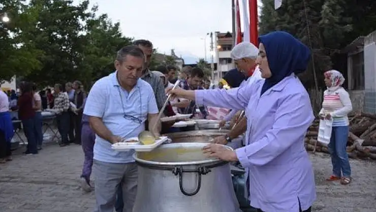Seydikemer'de 5 Bin Kişi İftarını Birlikte Açtı