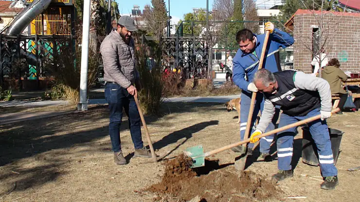 SEYYAH ÖMER, KÖPEĞİ YOLDAŞ İLE FETHİYE'DE