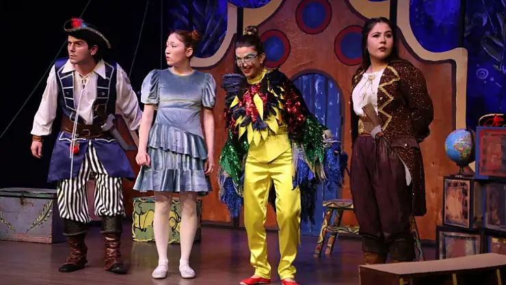 'Sihirli Gemi' Her Cumartesi Sahnede