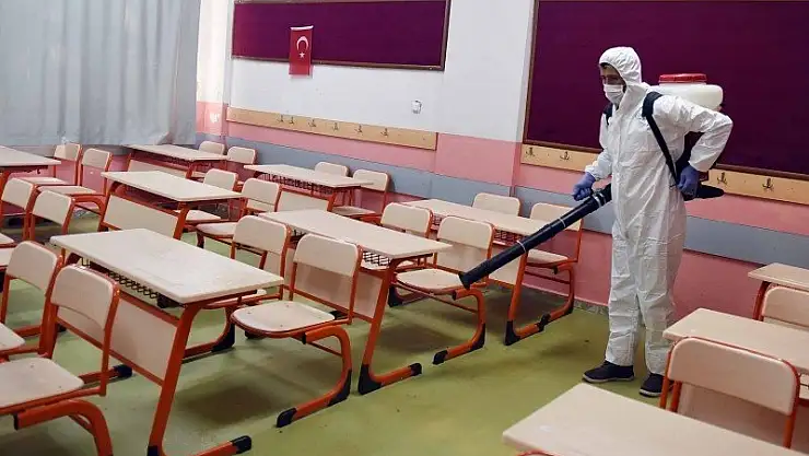 Sınav Öncesi Okullar Dezenfekte Edildi