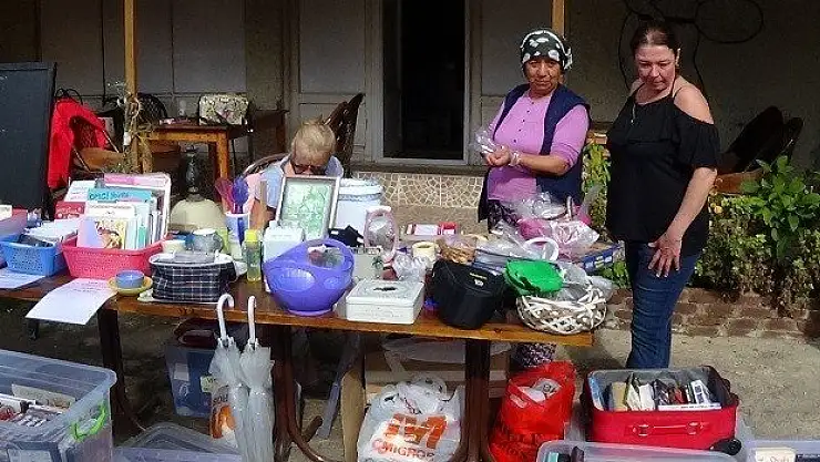 Sokak Hayvanları İçin Stant Açtılar