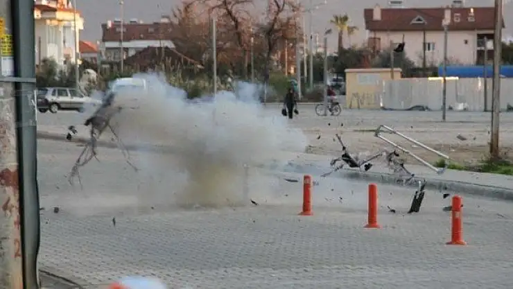 Şüpheli Paket Fünyeyle Patlatıldı