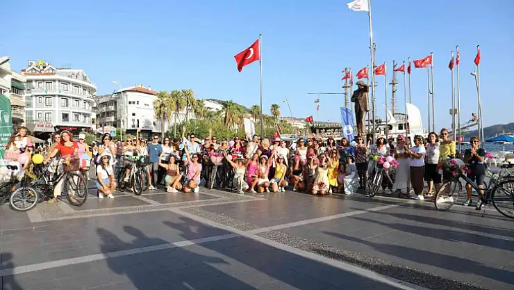 Süslü Kadınlar Marmaris'te pedal çevirdi