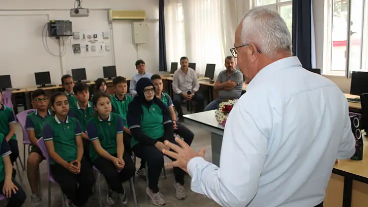 TAB Başkanı Şahin, öğrencilere 'Arıların önemi ve ürünlerini' anlattı