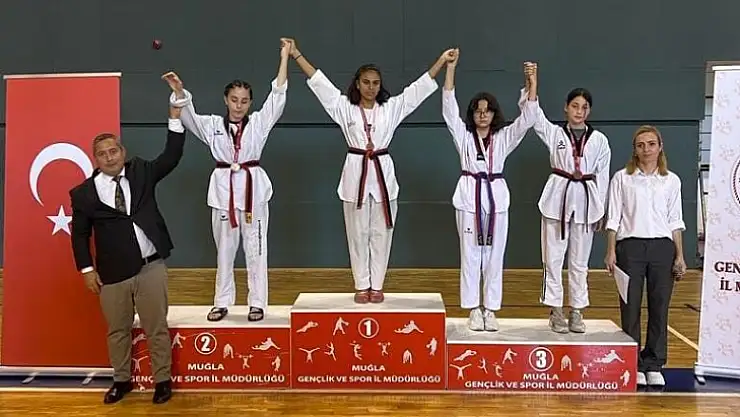 Taekwondocular şehitler için ter döktü