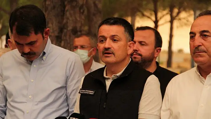 Bakan Pakdemirli: 'Muğla'da vatandaşlarımızdan bazı serzenişler duyuyorum. Muğla'da 4 uçak, 1 İHA, 17 helikopter, 93 itfaiye, 55 ambulans, bin 457 personelle çalışmalarımız devam ediyor''