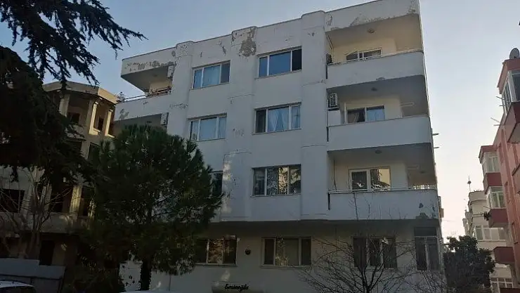 Tavada unutulan yağ apartmanı yakıyordu