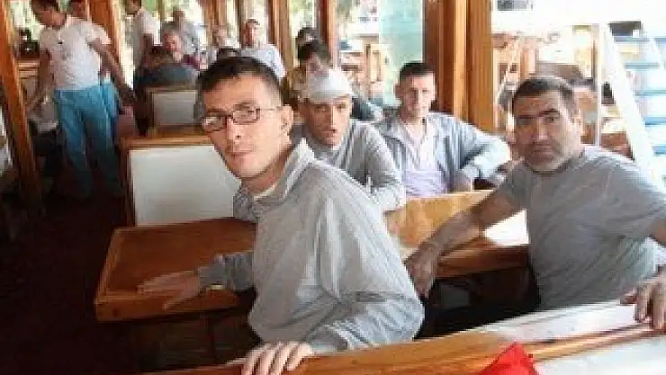 Tekne Turunda Moral Buldular 