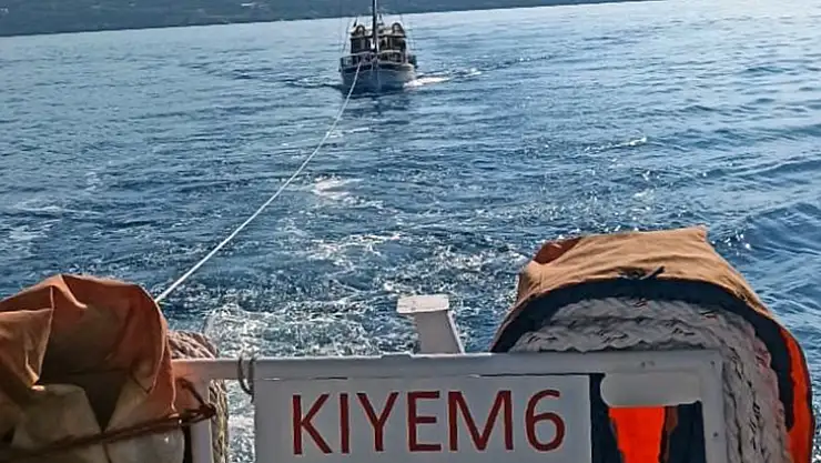Tekneyi KIYEM ekipleri kurtardı