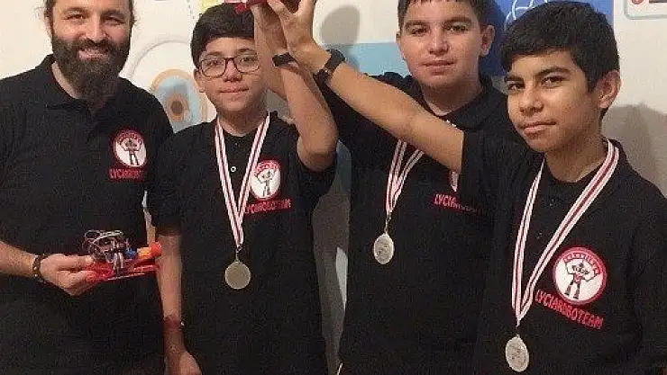 Teknolikya öğrencileri Türkiye ikincisi oldu 